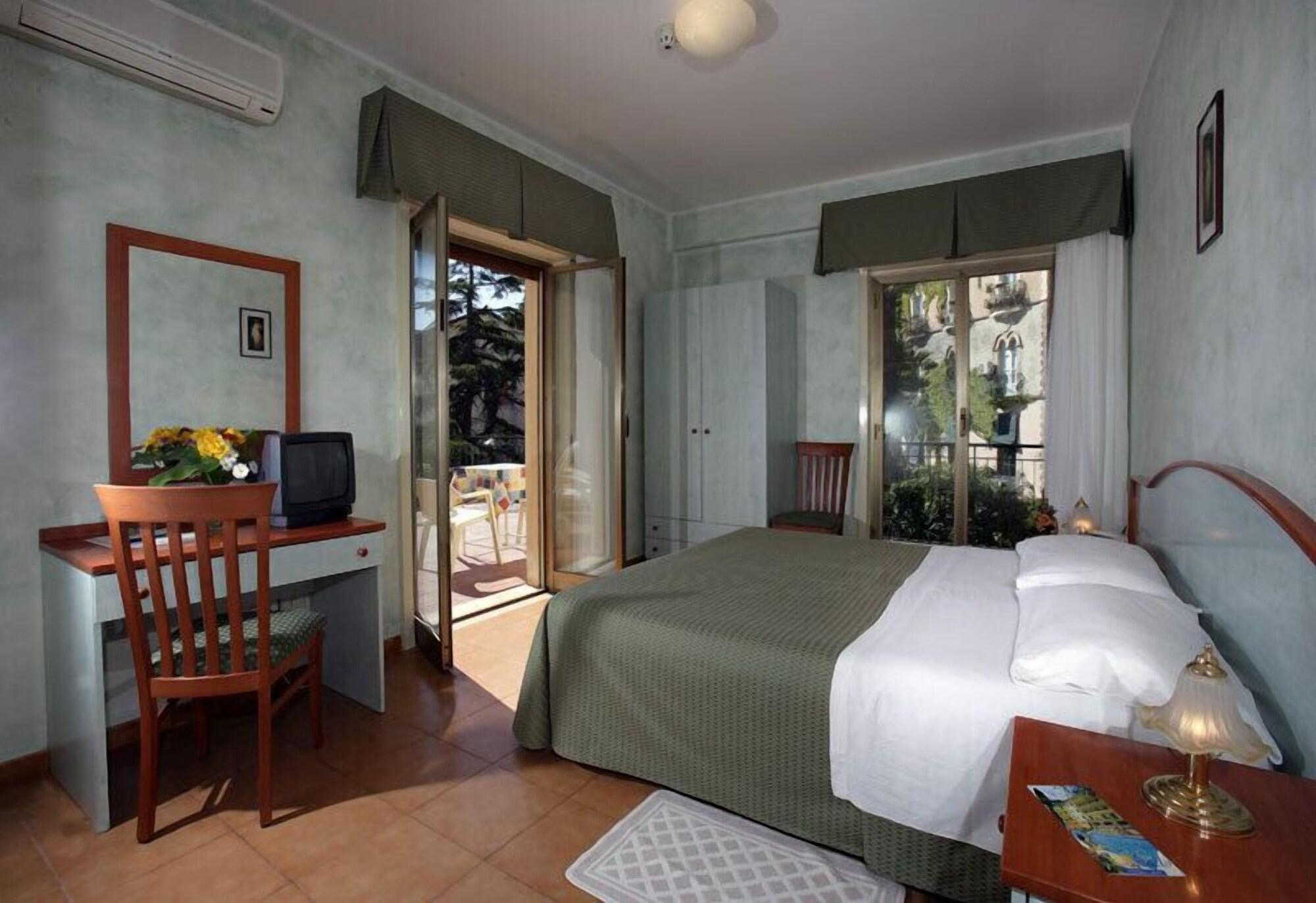 טאורמינה Hotel Soleado מראה חיצוני תמונה